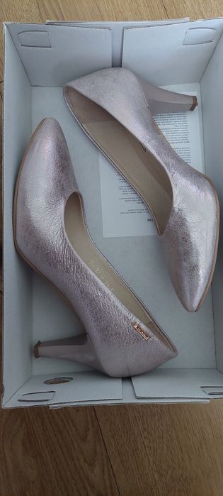 Buty na obcasie złoty róż. R.36 skóra