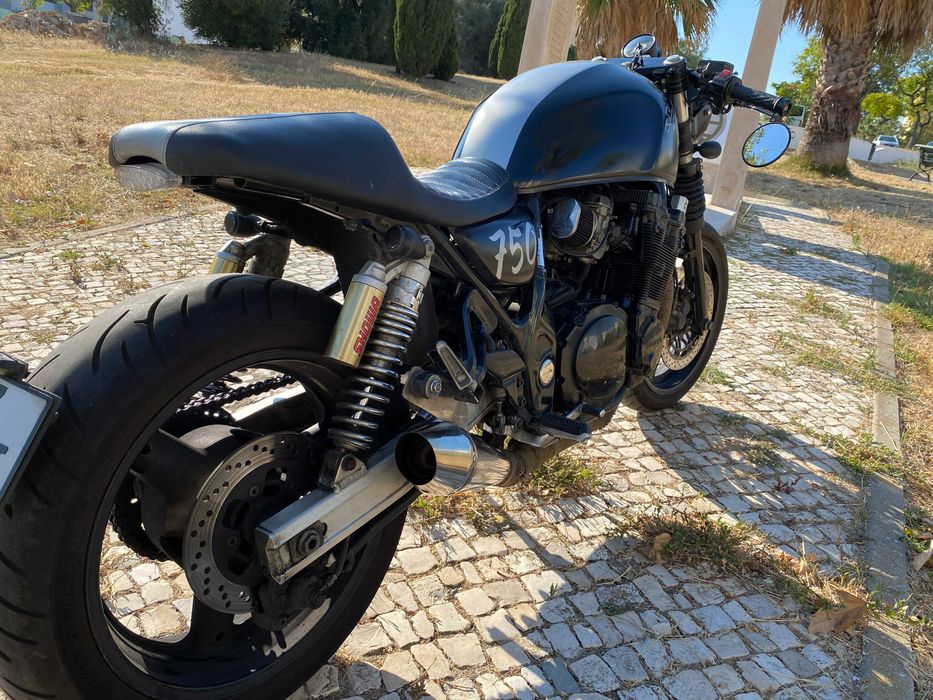 Suzuki Inazuma 750