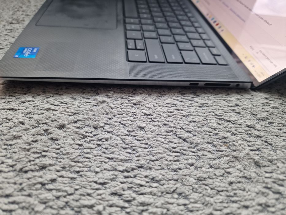 Dell Precision 5560 – i7-11850h/ 16GB RAM / 512GB NVMe / 4K DOTYK /