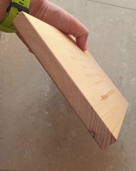 Deska do serwowania ginu z cytatem Churchill Gin & Tonic buk 19x17,5