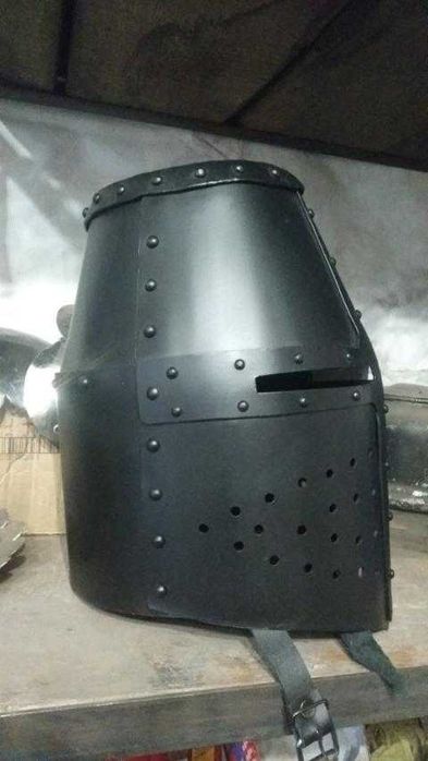 Шлем рыцарский Топфхелм..