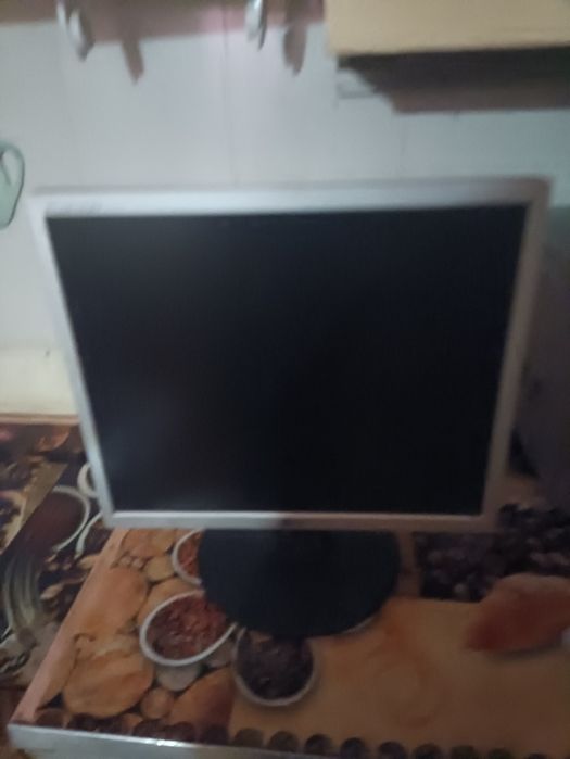 Монітор LG є 17є19 обидва справні добре зображення