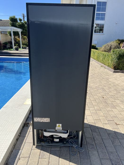 Холодильник Midea черный диспенсер воды