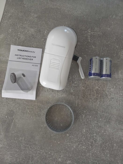 Narzędzie  do usuwania kłaczków TOUCH Beauty z 4 bateriami