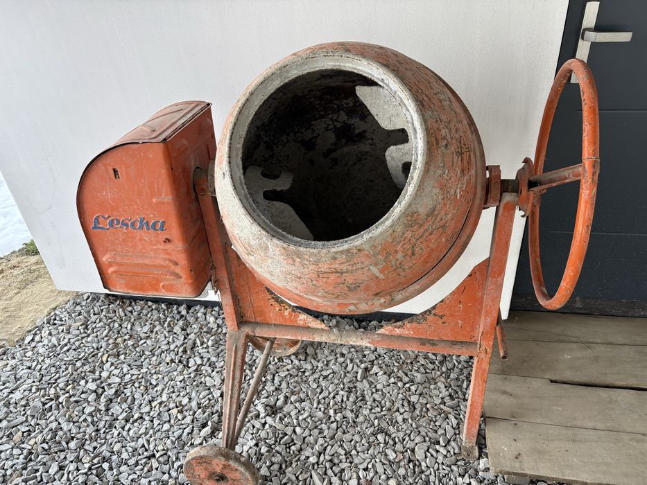 Betoniarka 140 litrów metalowy wieniec