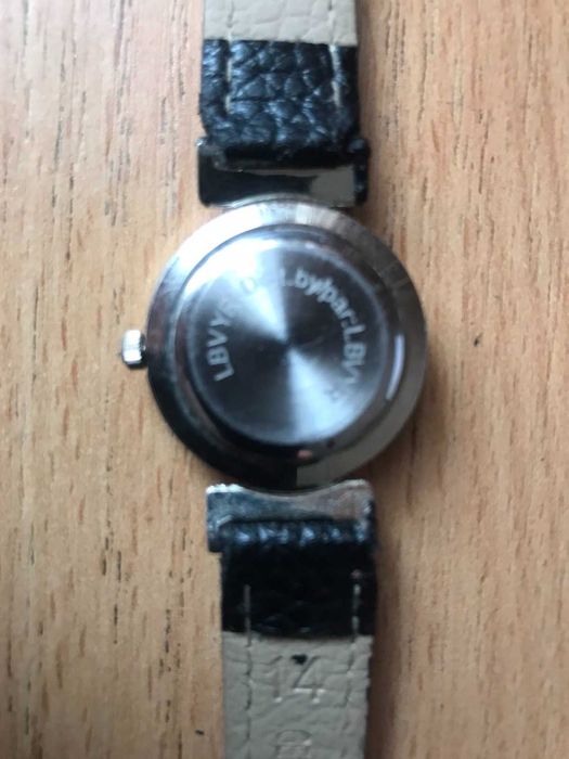 Наручные женские кварцевые часы