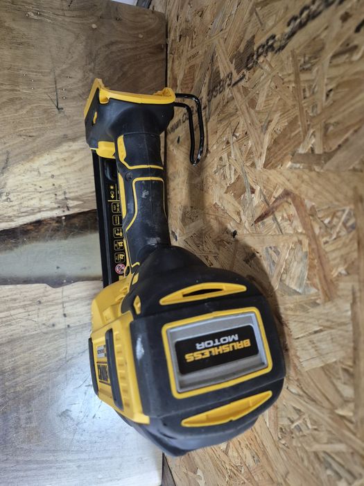 Gwoździarka sztyfciarka ładowarka dewalt DCD660 DCB105