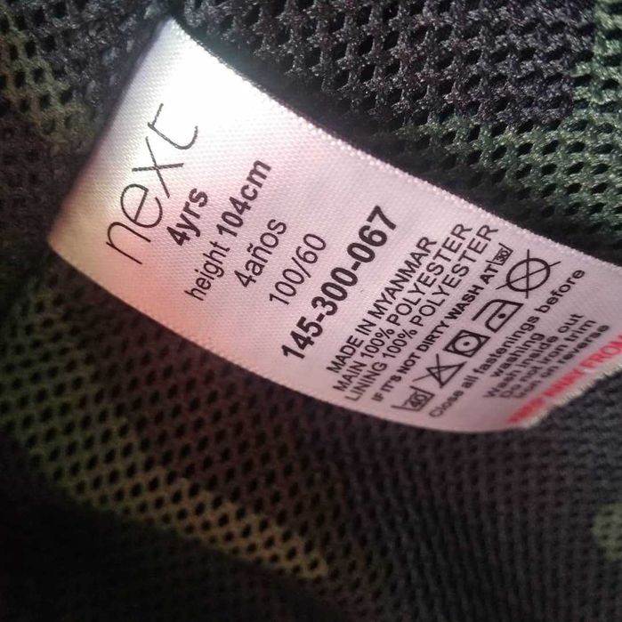 Продам ветровку для мальчика фирмы Next. Размер 104