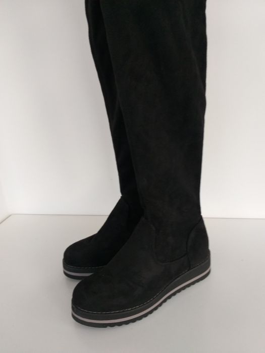 Buty kozaki na koturnie w rozmiarze 36