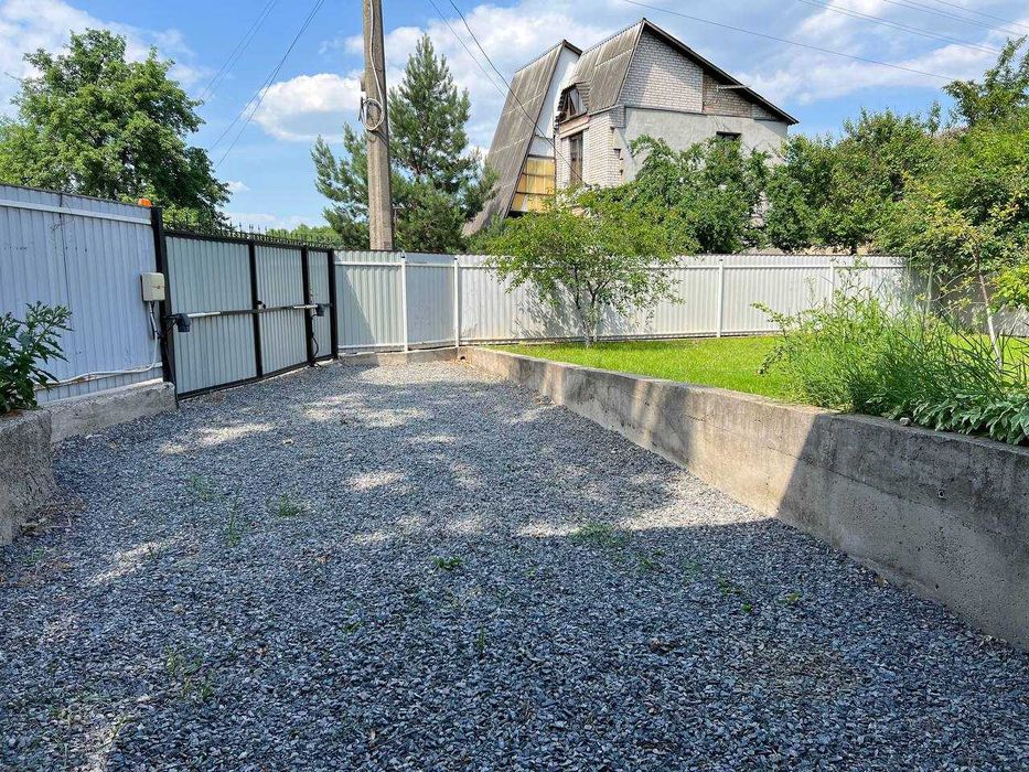 Будинок з ремонтом у лісовому Забуччі. Гараж.