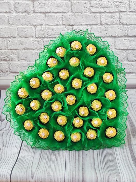 Букет з цукерок Ferrero Rocher 34 шт серце подарунок на  8 Березня