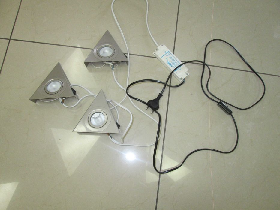 Oświetlenie punktowe pod szafki z zasilaczem