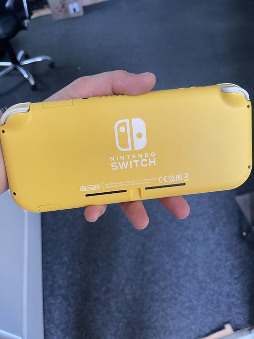 Nintendo Switch lite жовта 128 гб з іграми