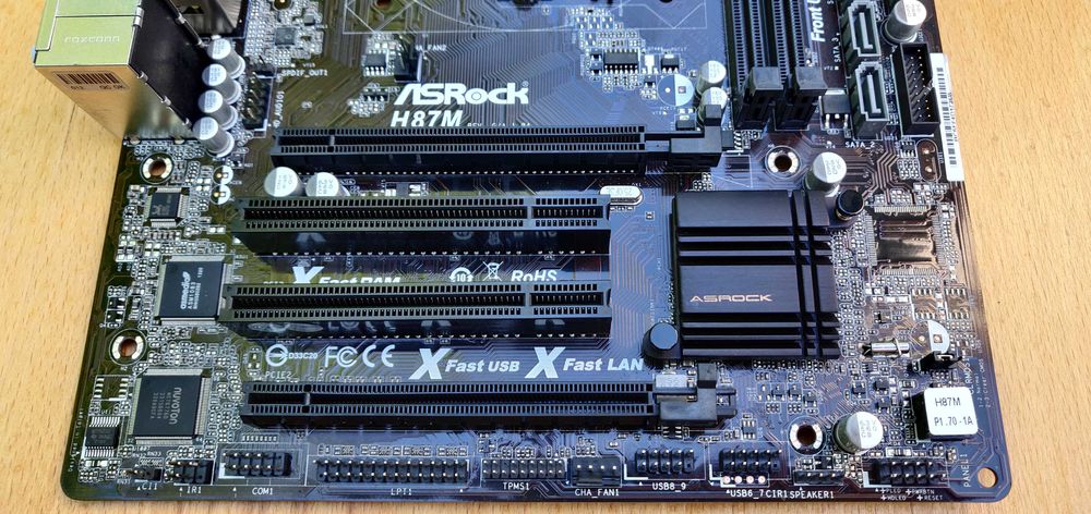 Материнська плата ASRock H87M (s1150. Intel H87. PCI-E 3.0x16)