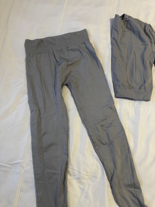 Сірий костюм спортивний