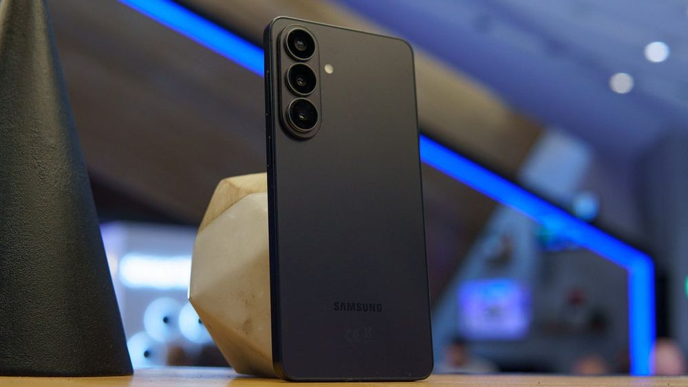 Продам абсолютно новий, оригінальний смартфон Samsung Galaxy на 256 ГБ s26