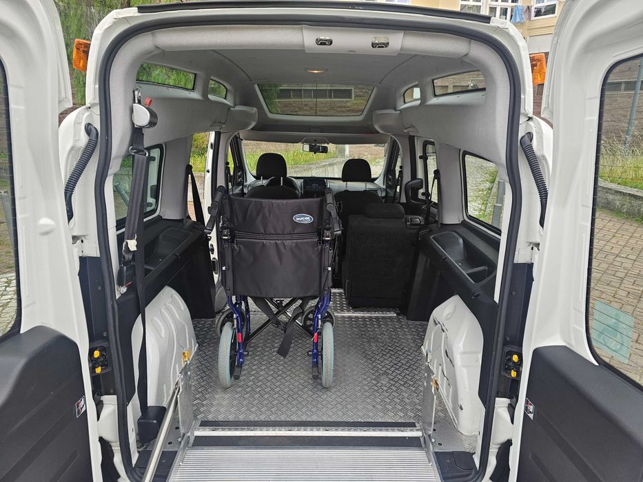 COMBO 1.6 D Com Rampa Para Cadeira Rodas / Mobilidade Reduzida