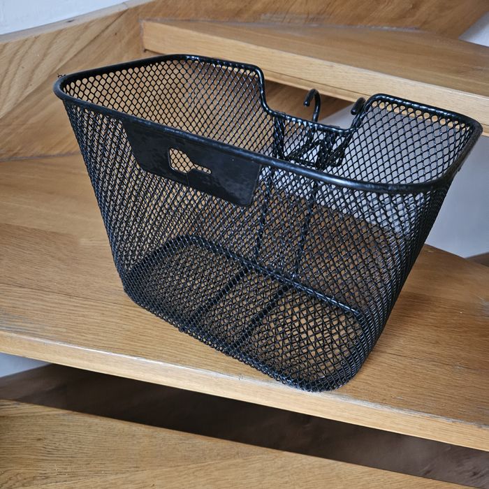 Koszyk rowerowy czarny metalowy