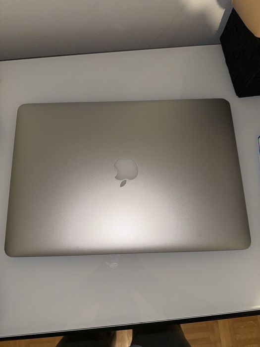 MacBook 15 polegadas + capa + carregador