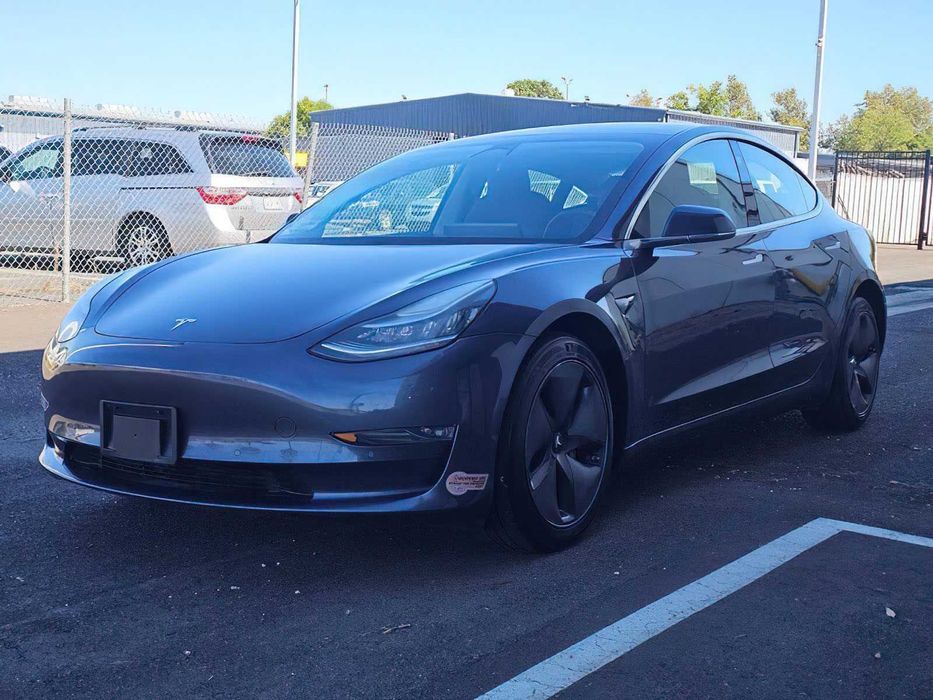 Tesla Model 3 Long Range      2019
