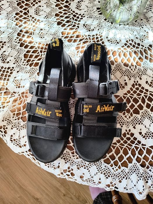 SPRZEDAM Sandały Martens