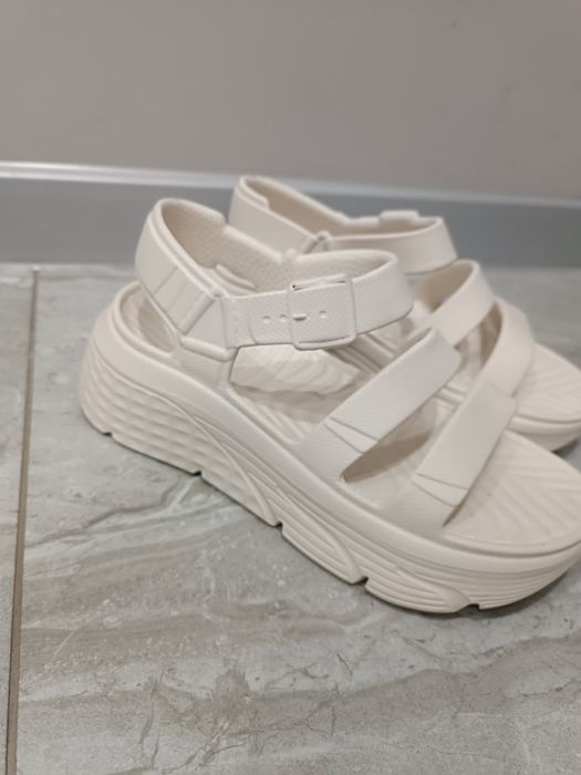 Ціну знижено! Босоніжки легенькі стильні