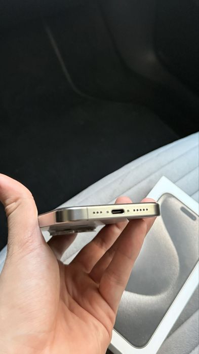 iPhone 15 Pro Natural Titanium