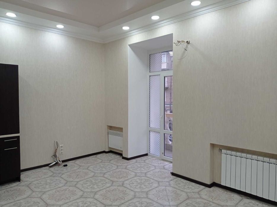 Центр Києва, метро Хрещатик, Лютеранська 3