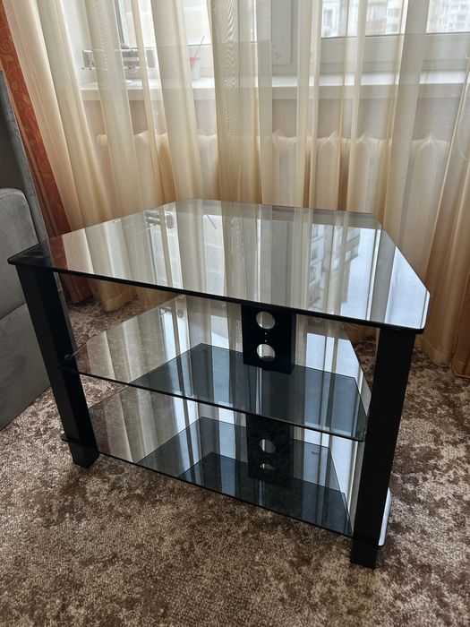 Скляна тумба під телевізор