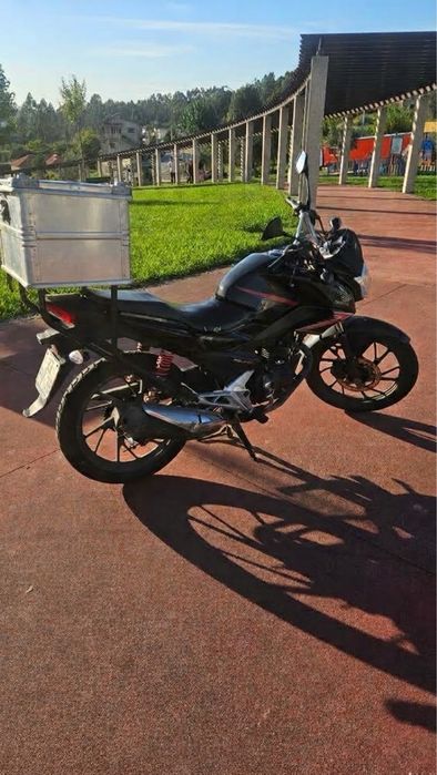 Honda cb125f em bom estado