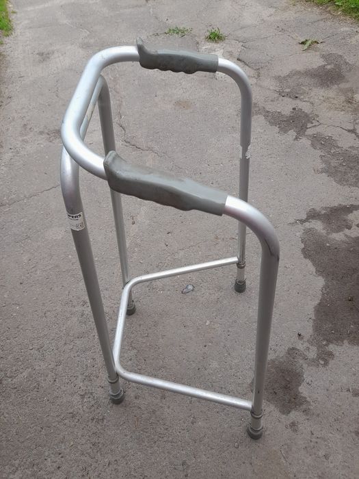 Продам ходунки б/у  .