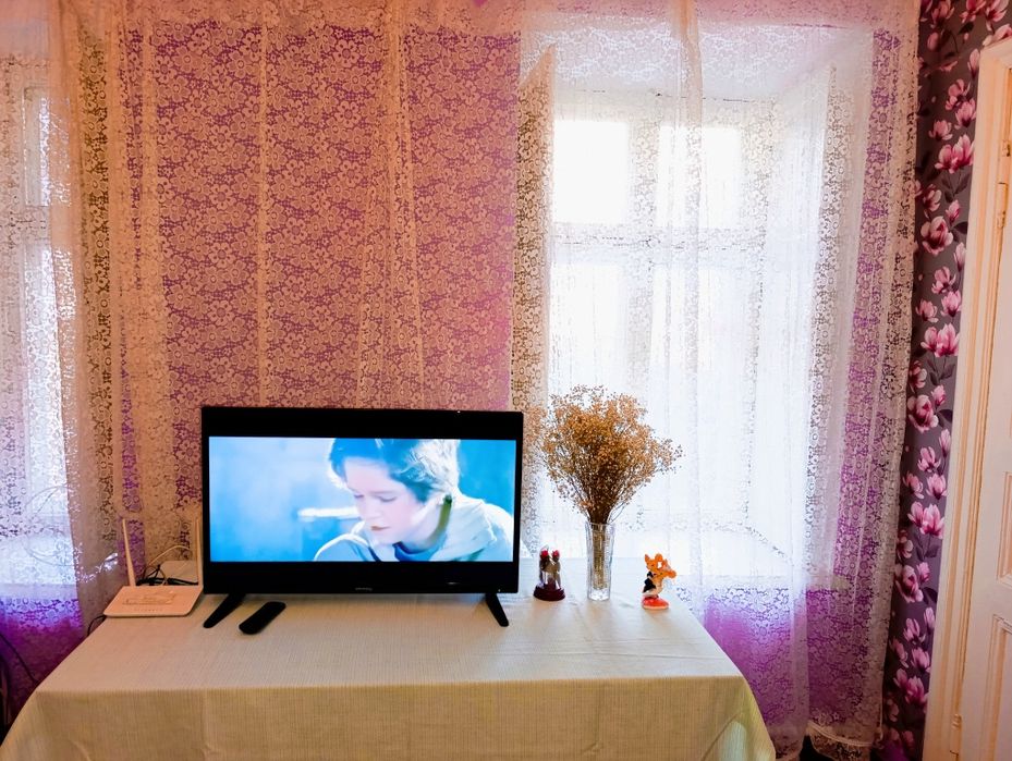 .Центр посуточно  1 ком . квартира 4 спальных мест, отопление газ.