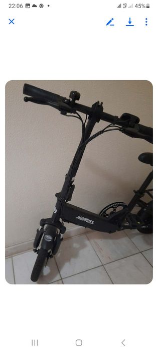 Bicicleta eléctrica nova.