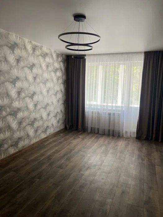 Продаж 1 кімнатної Кр ринок на 2 поверсі