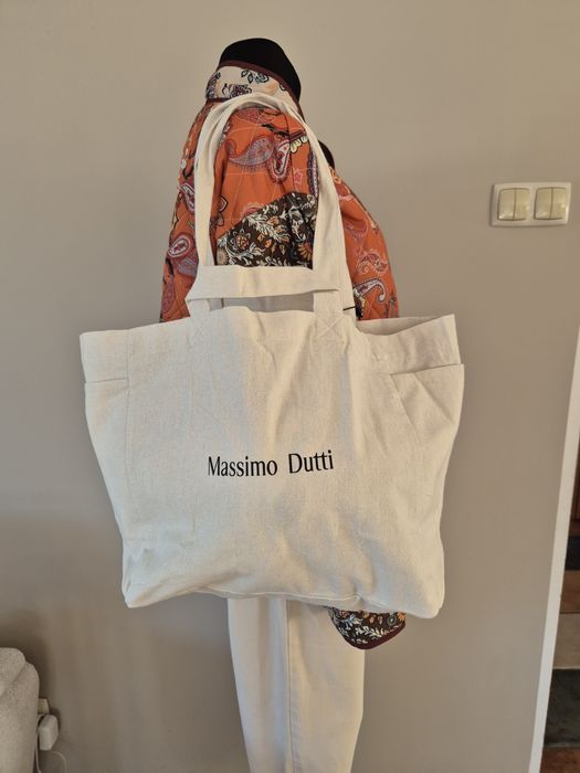Torba materiałowa shoperka Massimo Dutti idealna na wiosnę