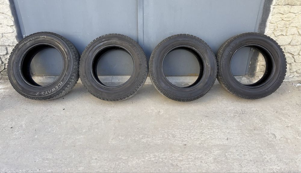 Продам зимові шини Lassa 195/65/R15. Відмінний стан. Без дефектів