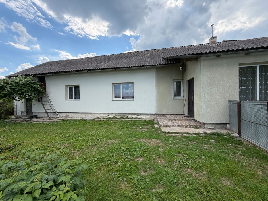 Продається готовий цегляний будинок з ремонтом неподалік Стрия (15км)