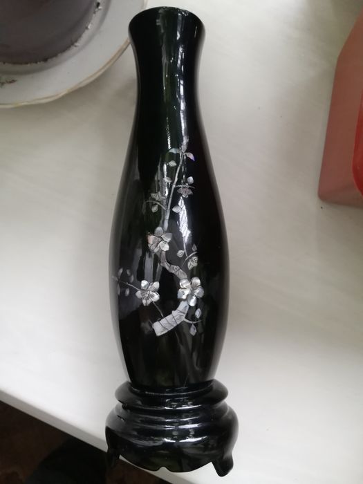 Продам вьетнамскую вазу.