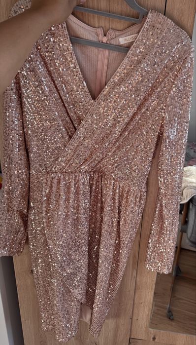 Sukienka wieczorowa błyszcząca- cekiny