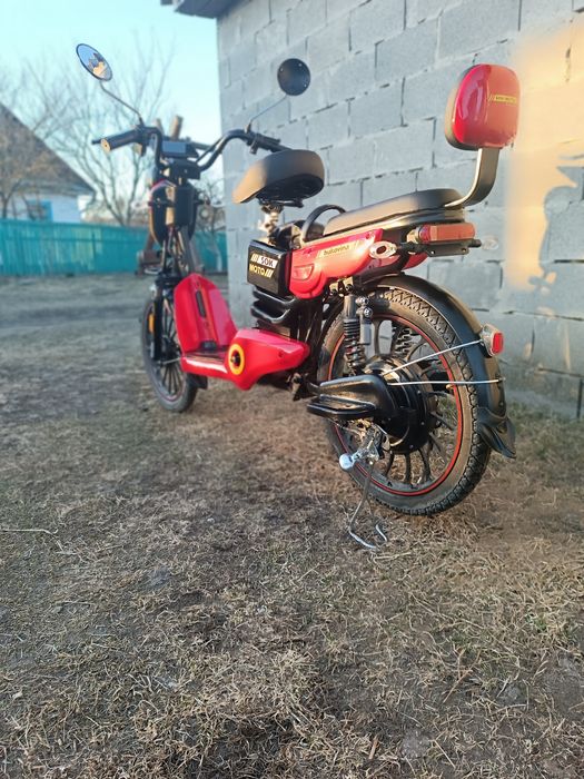 Продається електроскутер у хорошому стані!