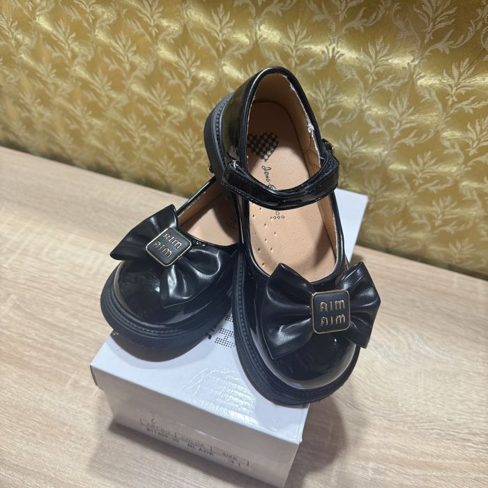 Туфільки для дівчинки