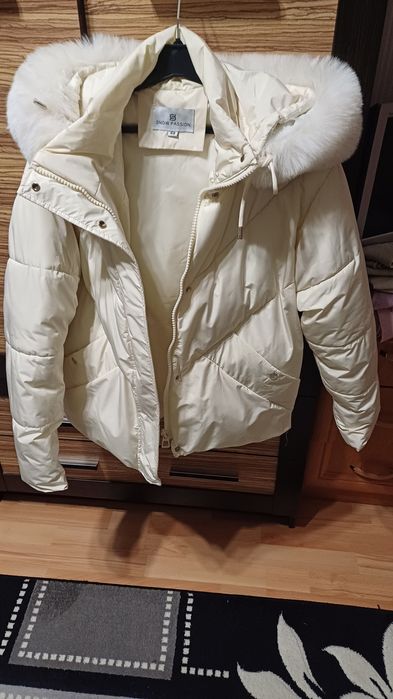 Зимова курточка жіноча