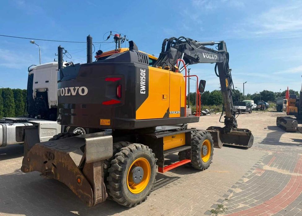 Колесний ексковатор Volvo EWR 150 з ЕС