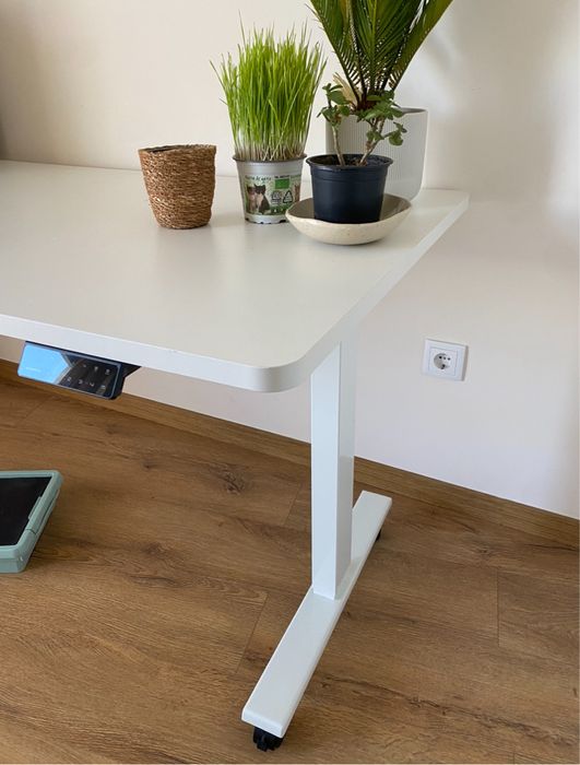 Standing Desk 180 x 80 cm com garantia. Valor dela nova 490€