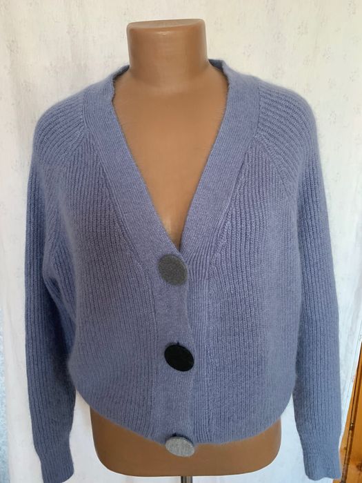 Вовняний жіночий кардиган пильно-бузкового кольору.Підійде на  XL.