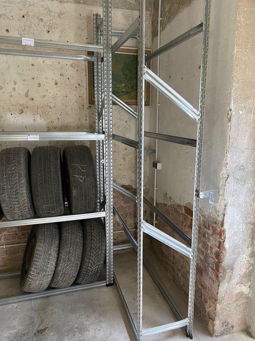 Aluminiowy regał na koła