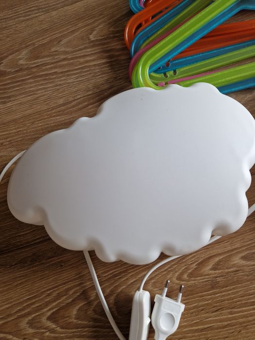 Chmurka lampka Ikea zegar JVD wieszaki Ikea