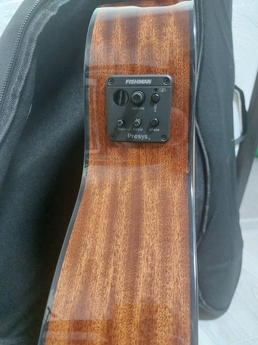 Продам Акустическую гитару Sigma 000MC-1E