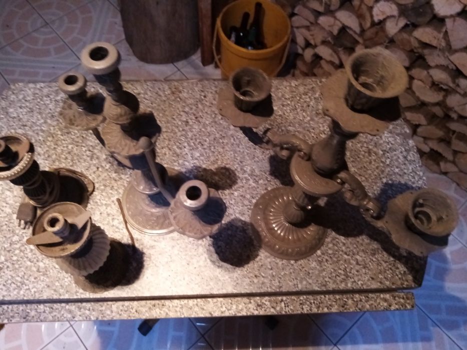 Castiçais antigos e candeeiros mesinha cabeceira