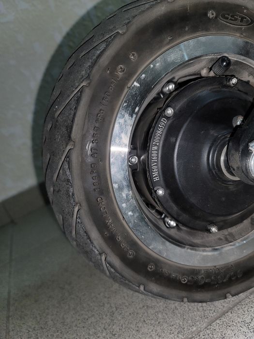 Электросамокат ULTRON T 108 .